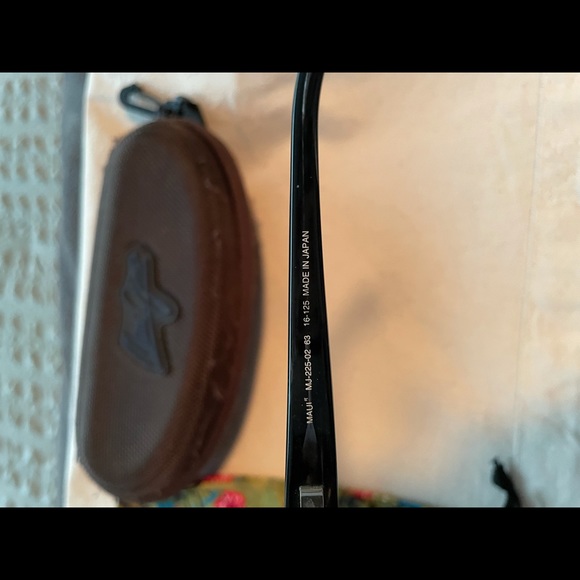 Authentic MAUI JIM sunglasses. - Picture 5 of 5